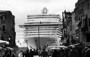 venezia 2013 le grandi navi da crocera invadono la citt?